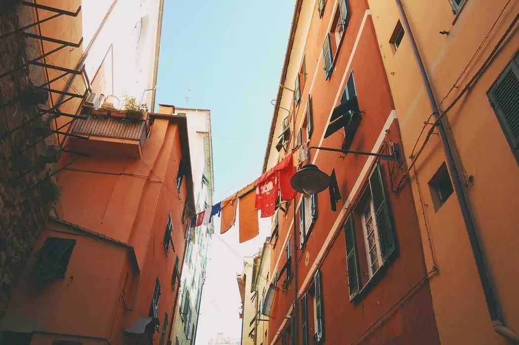 Switzerland’s Unusual Sunday Rule: The Ban on Outdoor Clothes Drying
